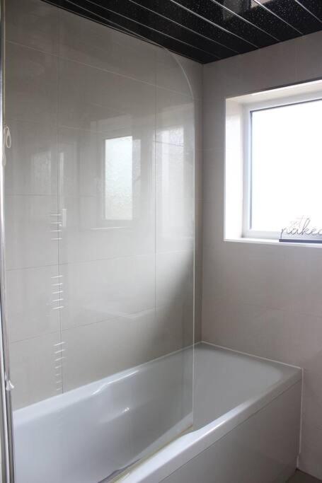 Private & Comfortable 2 Bedroom Home Away From Home Stanwell Ngoại thất bức ảnh