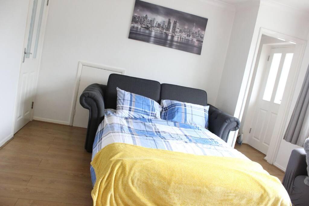 Private & Comfortable 2 Bedroom Home Away From Home Stanwell Ngoại thất bức ảnh