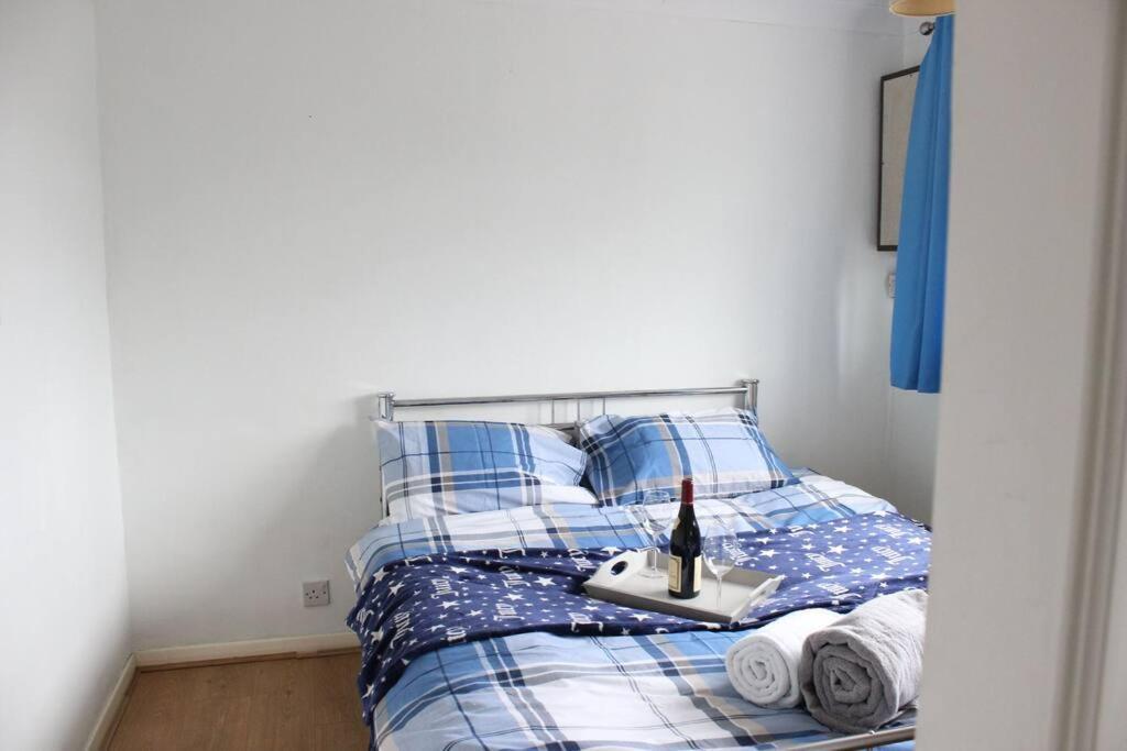 Private & Comfortable 2 Bedroom Home Away From Home Stanwell Ngoại thất bức ảnh
