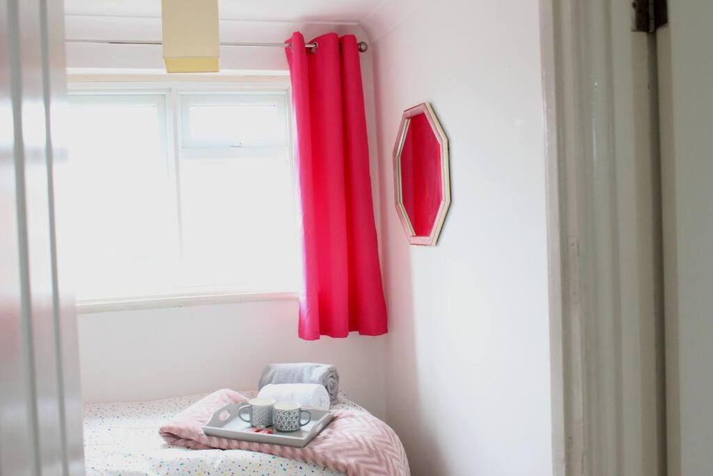Private & Comfortable 2 Bedroom Home Away From Home Stanwell Ngoại thất bức ảnh