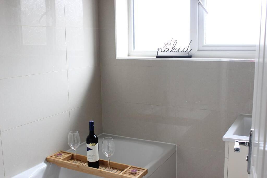 Private & Comfortable 2 Bedroom Home Away From Home Stanwell Ngoại thất bức ảnh