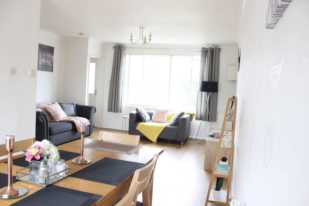 Private & Comfortable 2 Bedroom Home Away From Home Stanwell Ngoại thất bức ảnh
